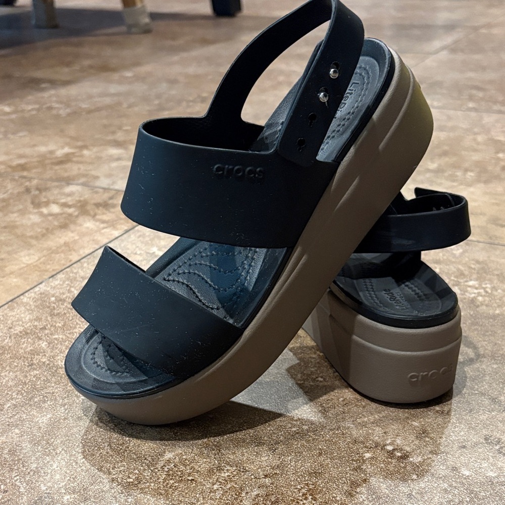 CROCS Brooklyn Low Platform Sandals